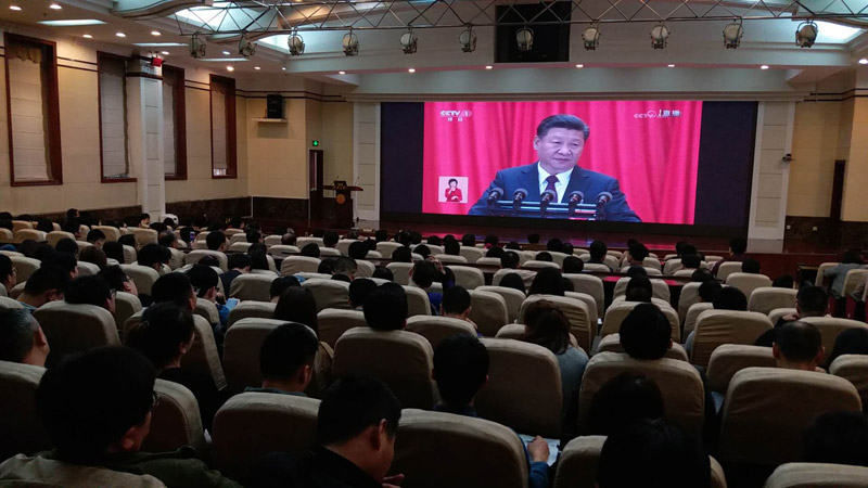 長安大學師生集體收看十九大開幕會直播。