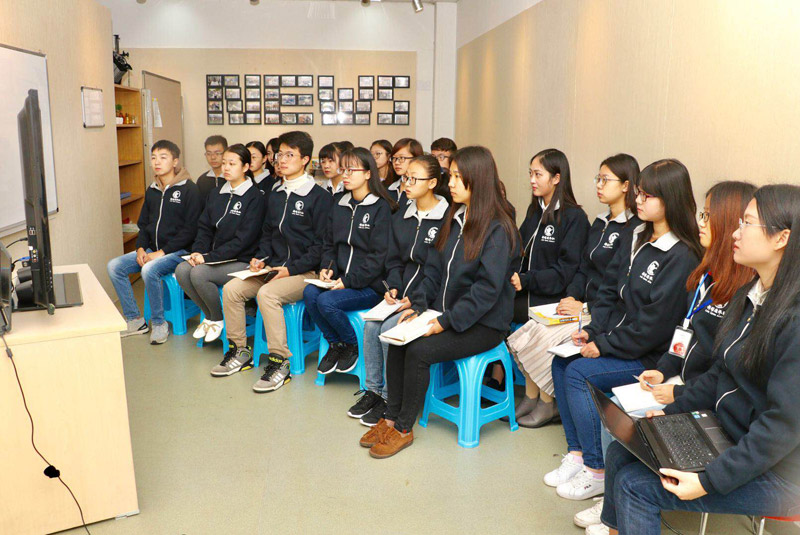 中央財經大學學生集中收看十九大開幕會直播。