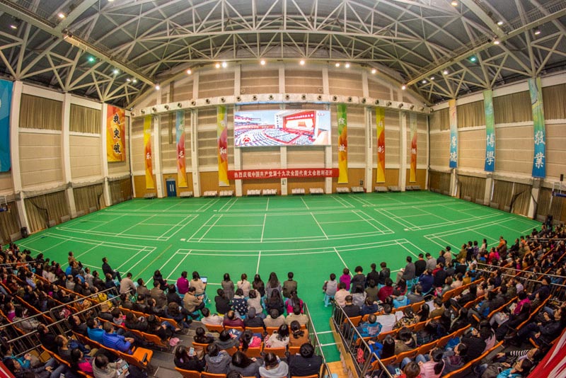 北京郵電大學近2000余名師生觀看十九大開幕會直播。