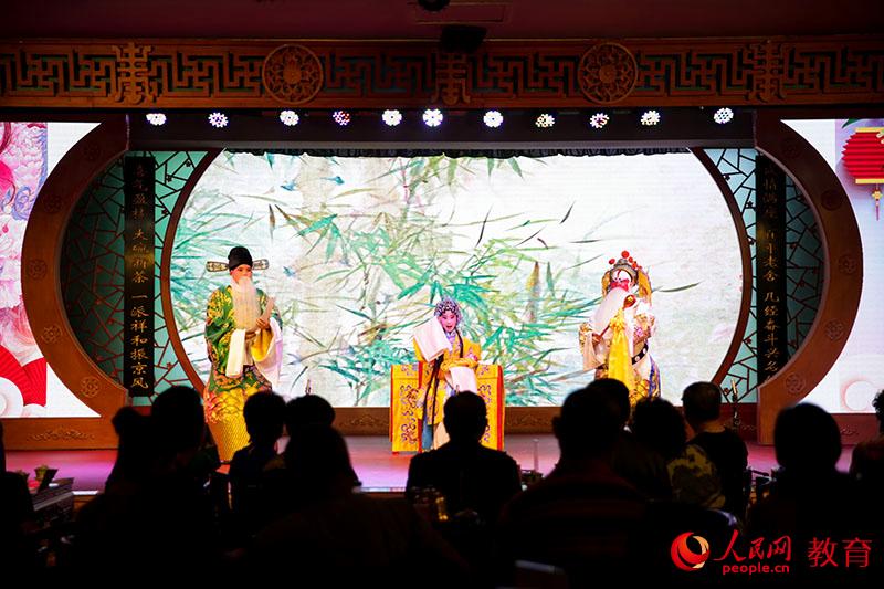 北京燈市口小學優質教育資源帶第二屆京劇社團專場演出。吳晨 攝