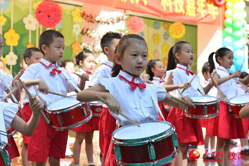 六一國際兒童節來臨之際，北京市第五幼兒園以“啟迪夢想、炫彩童年”為主題，舉行親子科技嘉年華活動。熊旭 攝