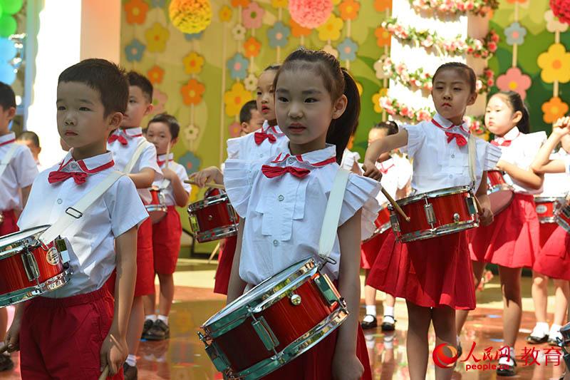 六一國際兒童節來臨之際，北京市第五幼兒園以“啟迪夢想、炫彩童年”為主題，舉行親子科技嘉年華活動。熊旭 攝