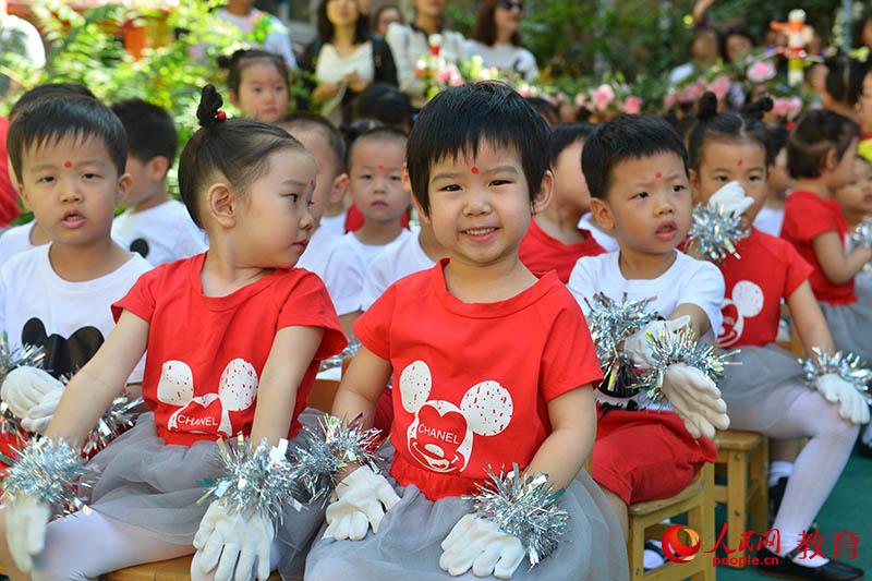 六一國際兒童節來臨之際，北京市第五幼兒園以“啟迪夢想、炫彩童年”為主題，舉行親子科技嘉年華活動。熊旭 攝