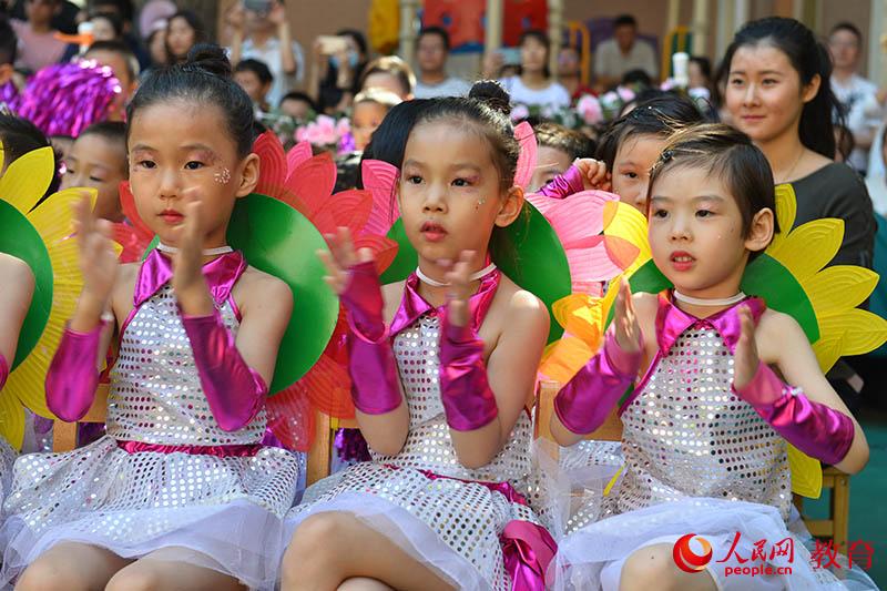 六一國際兒童節來臨之際，北京市第五幼兒園以“啟迪夢想、炫彩童年”為主題，舉行親子科技嘉年華活動。熊旭 攝