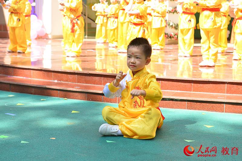 六一國際兒童節來臨之際，北京市第五幼兒園以“啟迪夢想、炫彩童年”為主題，舉行親子科技嘉年華活動。熊旭 攝