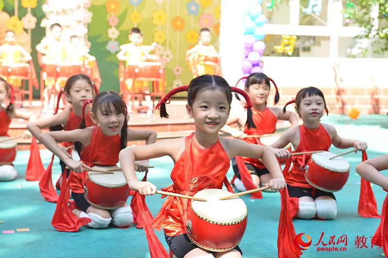 六一國際兒童節來臨之際，北京市第五幼兒園以“啟迪夢想、炫彩童年”為主題，舉行親子科技嘉年華活動。熊旭 攝
