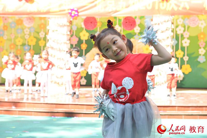 六一國際兒童節來臨之際，北京市第五幼兒園以“啟迪夢想、炫彩童年”為主題，舉行親子科技嘉年華活動。熊旭 攝