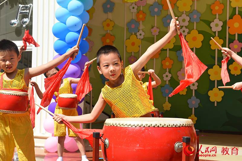 六一國際兒童節來臨之際，北京市第五幼兒園以“啟迪夢想、炫彩童年”為主題，舉行親子科技嘉年華活動。熊旭 攝