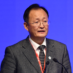     黃寶印    對外經濟貿易大學黨委書記面向世界科技前沿和國家重大戰略需求，基于人才的成長規律和發展需要，以中國式高校治理現代化推進高校人才培養理念、教學范式、課程體系和專業形態等系列重塑。