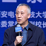     王泉    西安電子科技大學黨委常委、副校長運用數字化的手段，學生可以隨時隨地學到整套頂尖的課程，不僅能降低學習成本，對于全民學習型社會的建設也非常有意義。