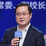     鄭承軍    北京第二外國語學院黨委常委、副校長拔尖人才關鍵在于“拔”字，要不拘一格降人才。對于拔尖人才，要注重專業素養、探索精神、學科交叉和創新能力。