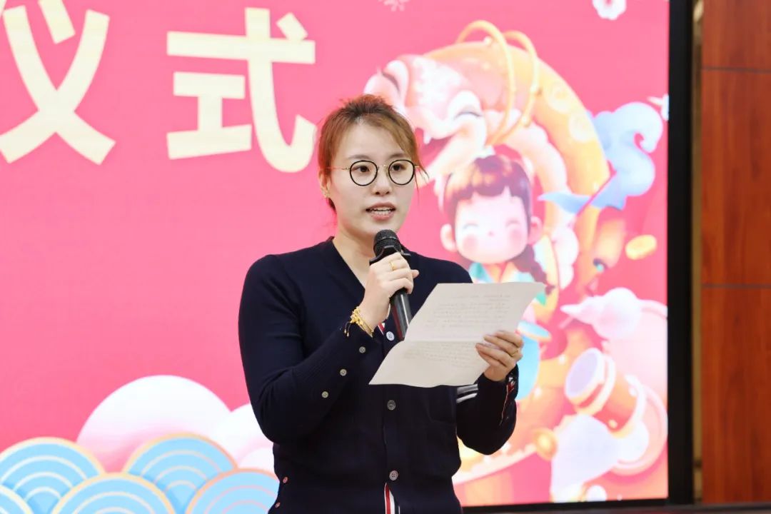 傅園慧在新教師入職儀式上發言。浙江大學供圖