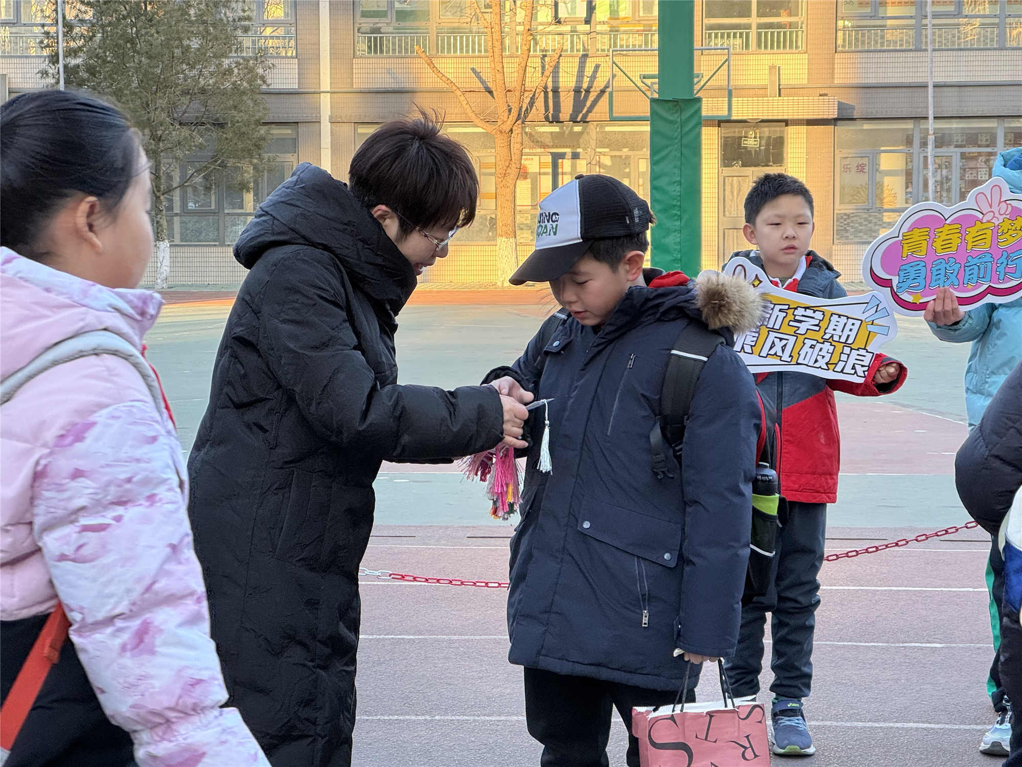 北京市朝陽區垂楊柳中心小學金都分校迎開學。校方供圖