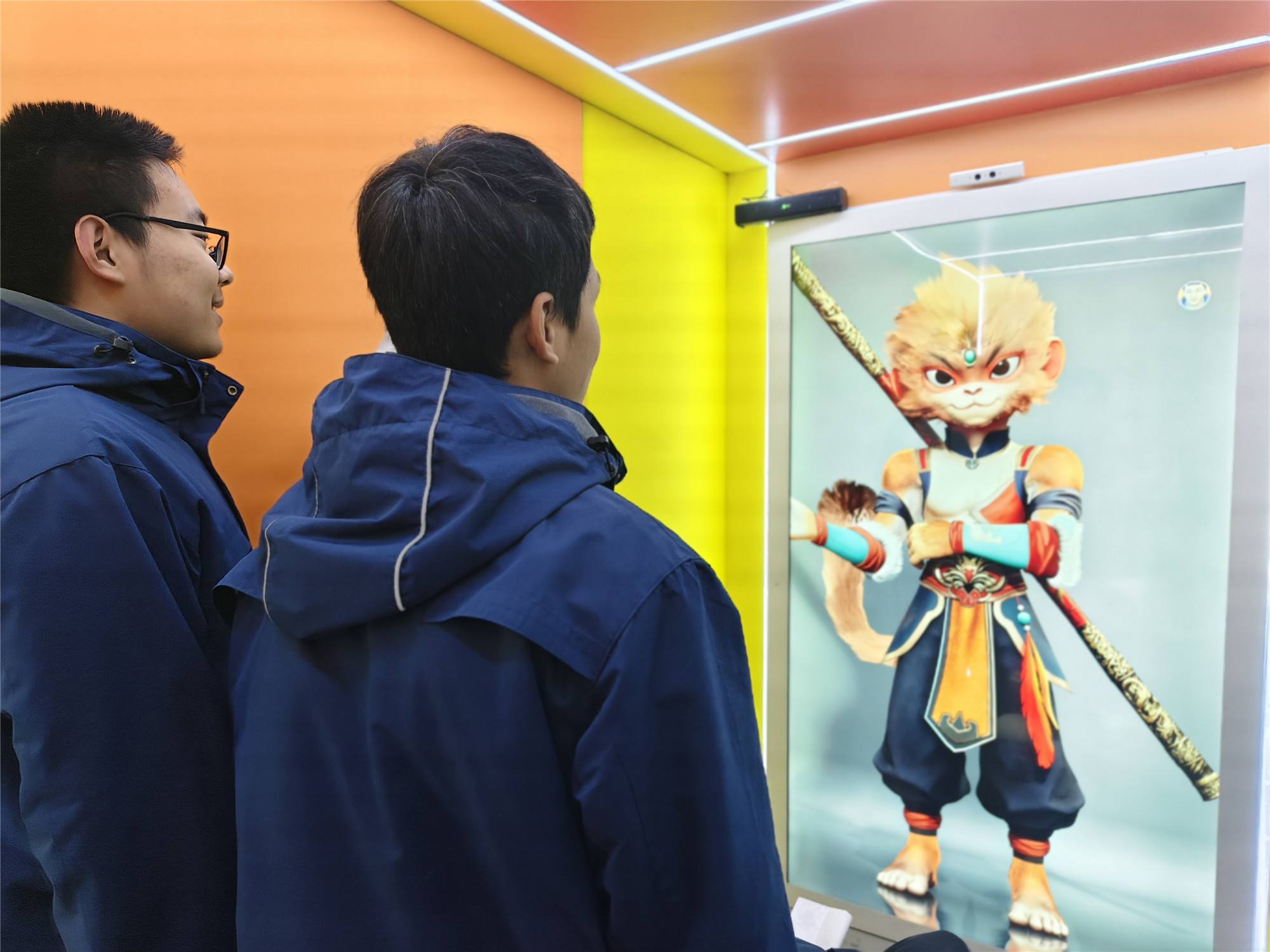AI護心小屋的虛擬導師“悟空”和學生互動。校方供圖