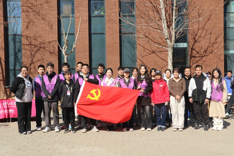 北京化工大學舉行“鋒行校園暖人心 青春奉獻零距離”雷鋒月主題活動。北京化工大學供圖