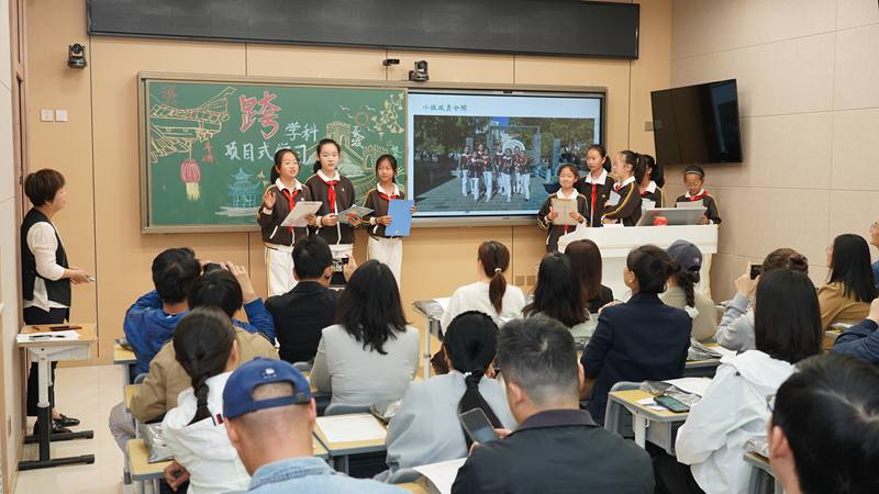 首都師范大學實驗小學“校園開放日”活動舉辦。校方供圖