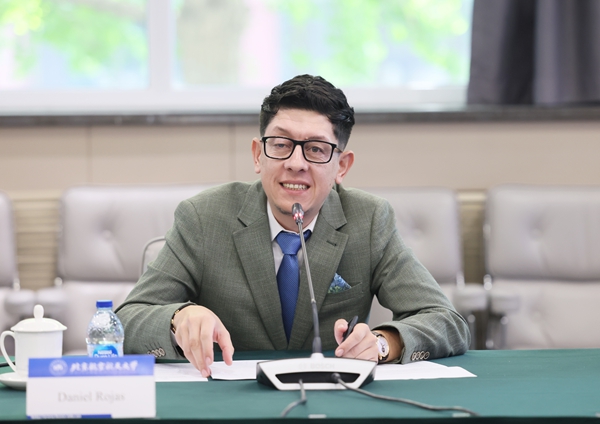 哥倫比亞教育部長丹尼爾?羅哈斯一行訪問北京航空航天大學。北航供圖