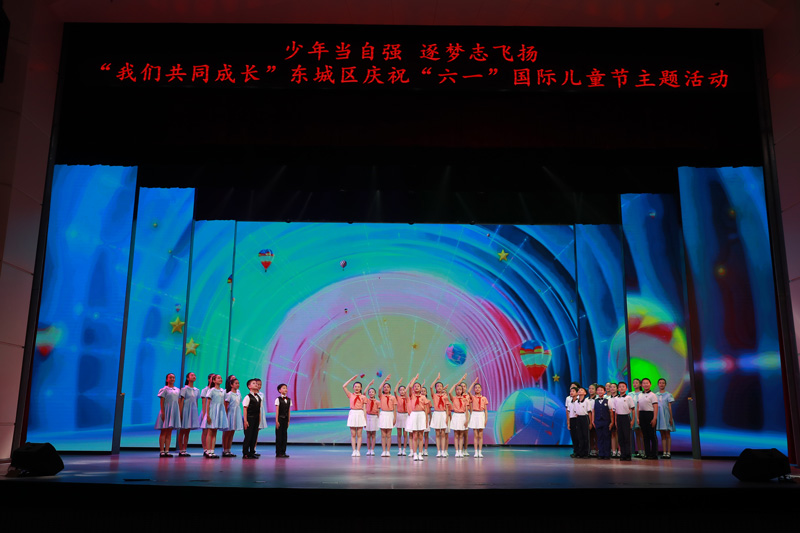 孩子們用藝術點亮《夢想舞臺》，豐富多彩的藝術活動提升學生的綜合素養。主辦方供圖