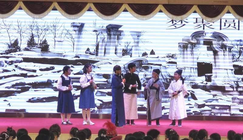 北京市第十八中學時光學校舉辦慶六一文藝展演。校方供圖