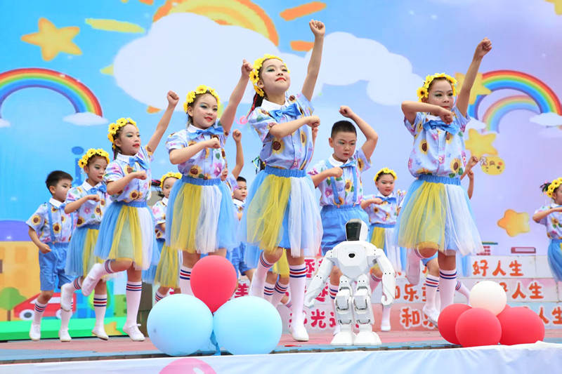 湖北省十堰市五堰小學舉辦“五育花開 童心向黨”慶六一文藝匯演。校方供圖