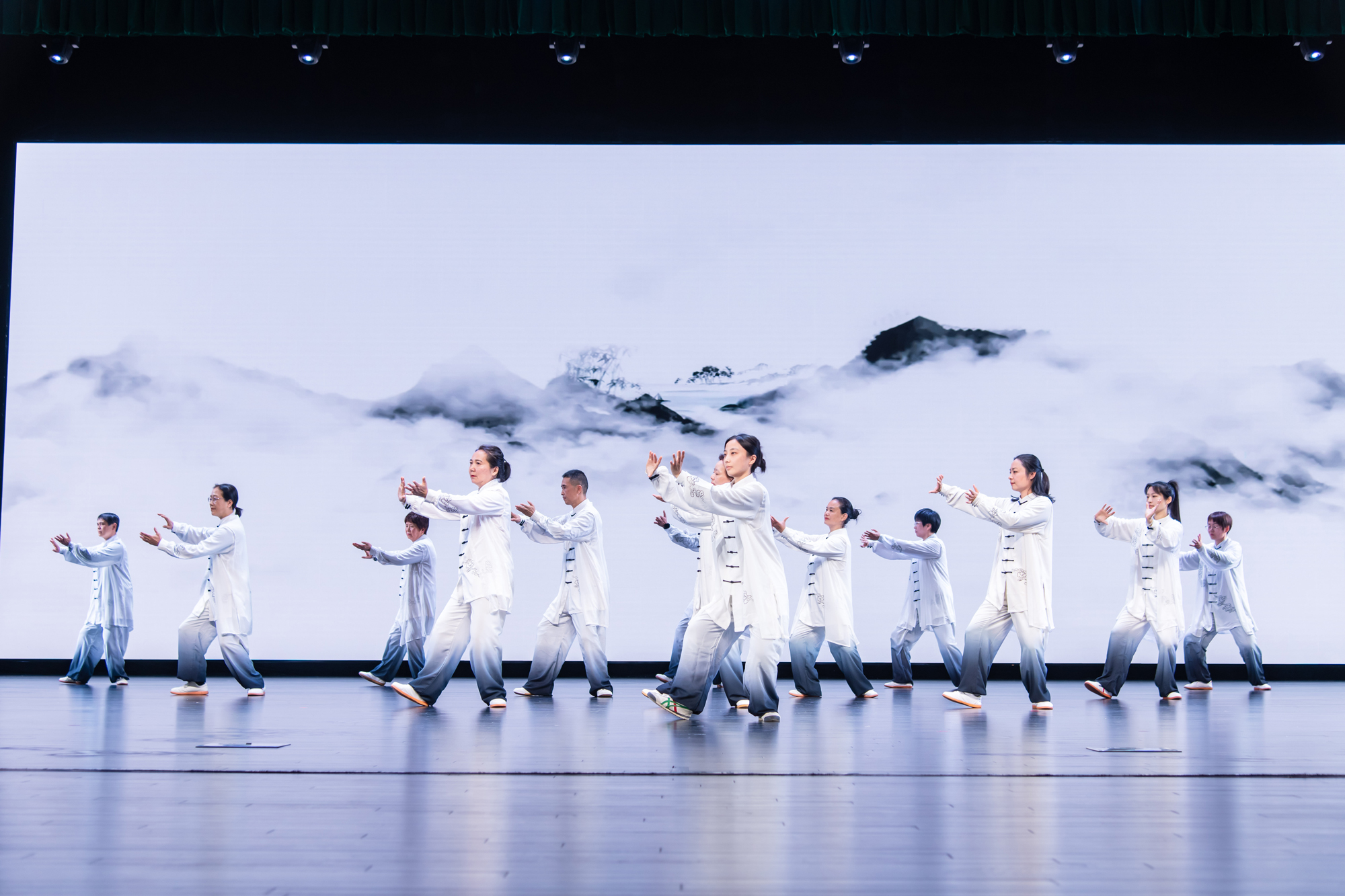 圖為職工夜校太極班學員匯演。常州市總工會供圖