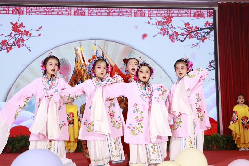 北京大學醫學部幼兒園“手拉手、心連心，快樂共成長”主題活動現場。園方供圖