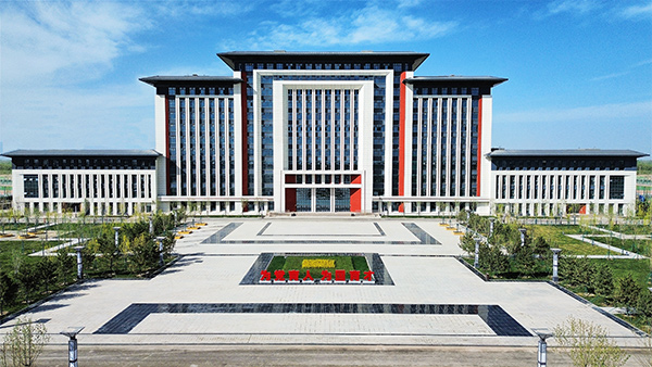 學校主樓。學校供圖