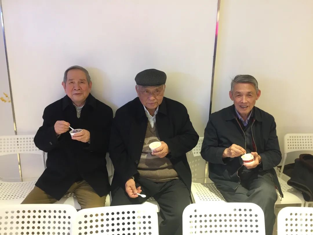 從左到右依次為葉聲華院士、彭一剛院士、周恒院士。天津大學供圖