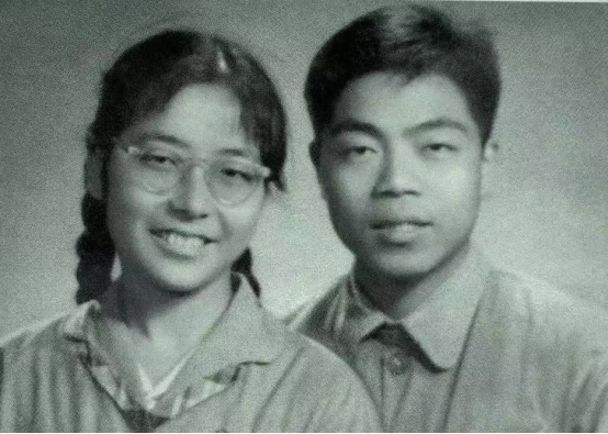 陳傳才、岳同的訂婚照，攝于1961年9月。中國人民大學供圖