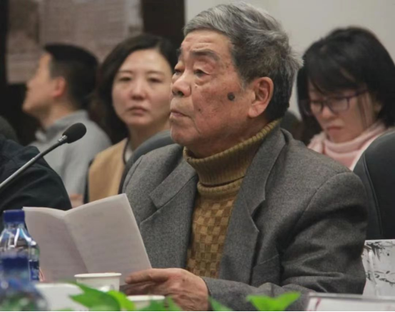 2015年，陳傳才在文學院校友會成立大會上發言。中國人民大學供圖