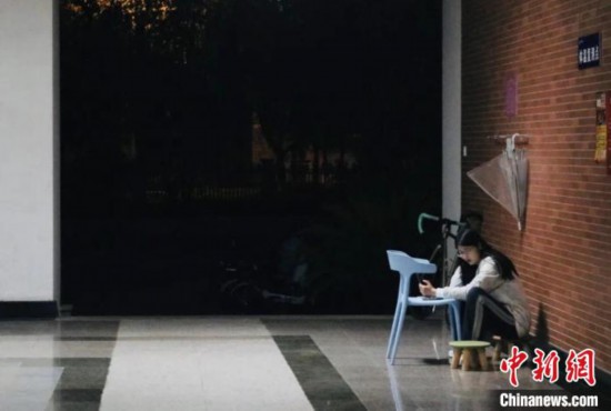 中國計量大學學生在復習?！≈袊嬃看髮W提供