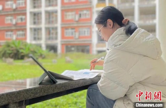 中國計量大學學生在復習?！≈袊嬃看髮W提供