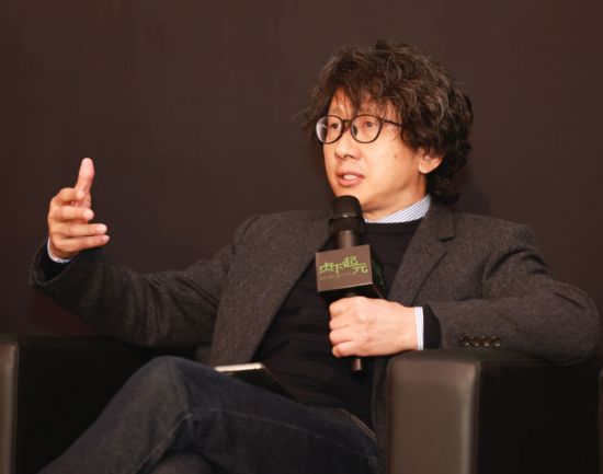 在學術論壇上發言的朱銳。（受訪者供圖）