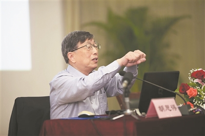 圖③ 胡思得在西南科技大學作報告。