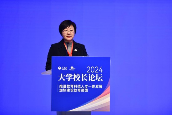 李曉華作主題發言。河北經貿大學供圖