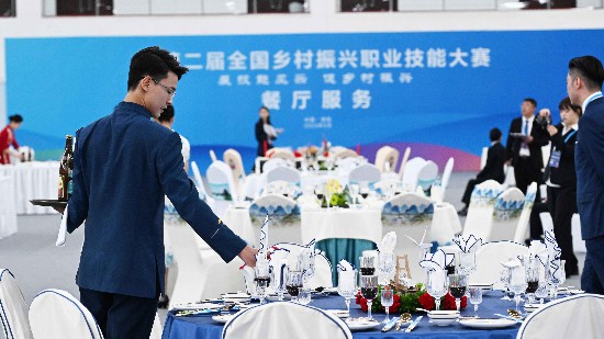 學校學子在第二屆全國鄉村振興職業技能大賽餐廳服務賽項中獲獎，這是學校同時也是北京市第一次在該賽項中獲得獎項