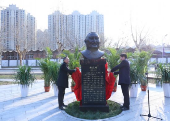 黃炎培先生銅像落成揭幕儀式在園區順利舉辦